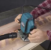 Фрезер ручний Makita висота ходу 35мм, вага 2,7 кг