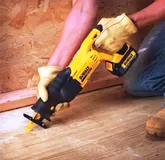 Акумуляторна Сабельная пила DeWalt Хід леза 28мм, вага 2,26кг